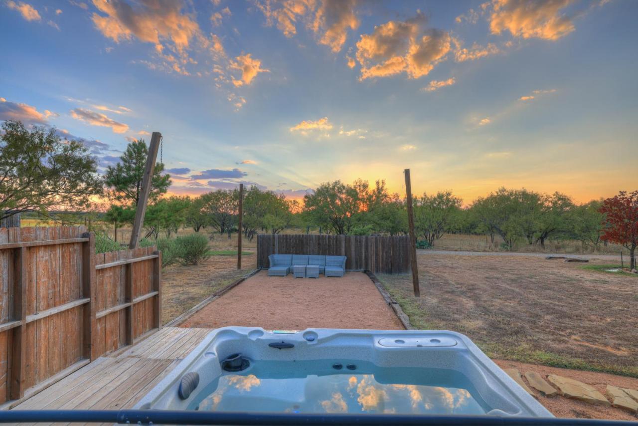 Vaughan W/Hot Tub And Grill Fredericksburg Esterno foto